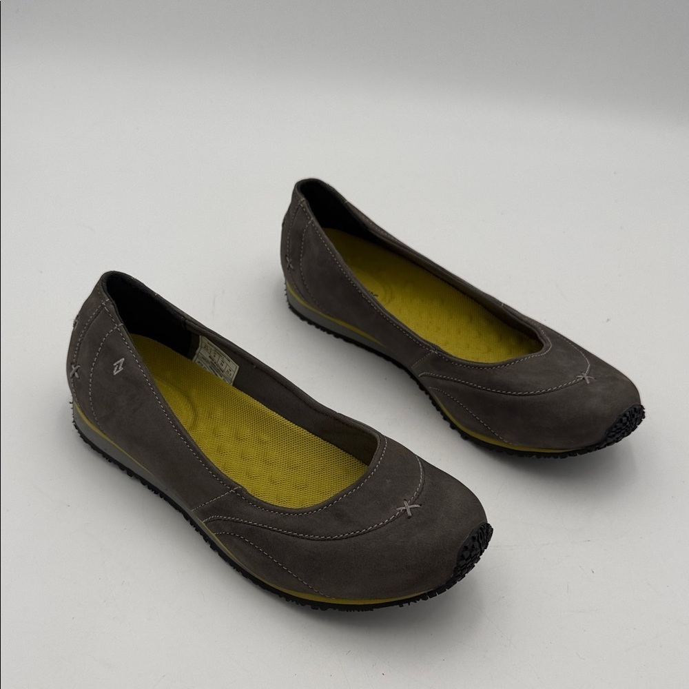 Eddie Bauer Taupe Women's Flats Stine shoe leather 8.5 casual office retro Y2K